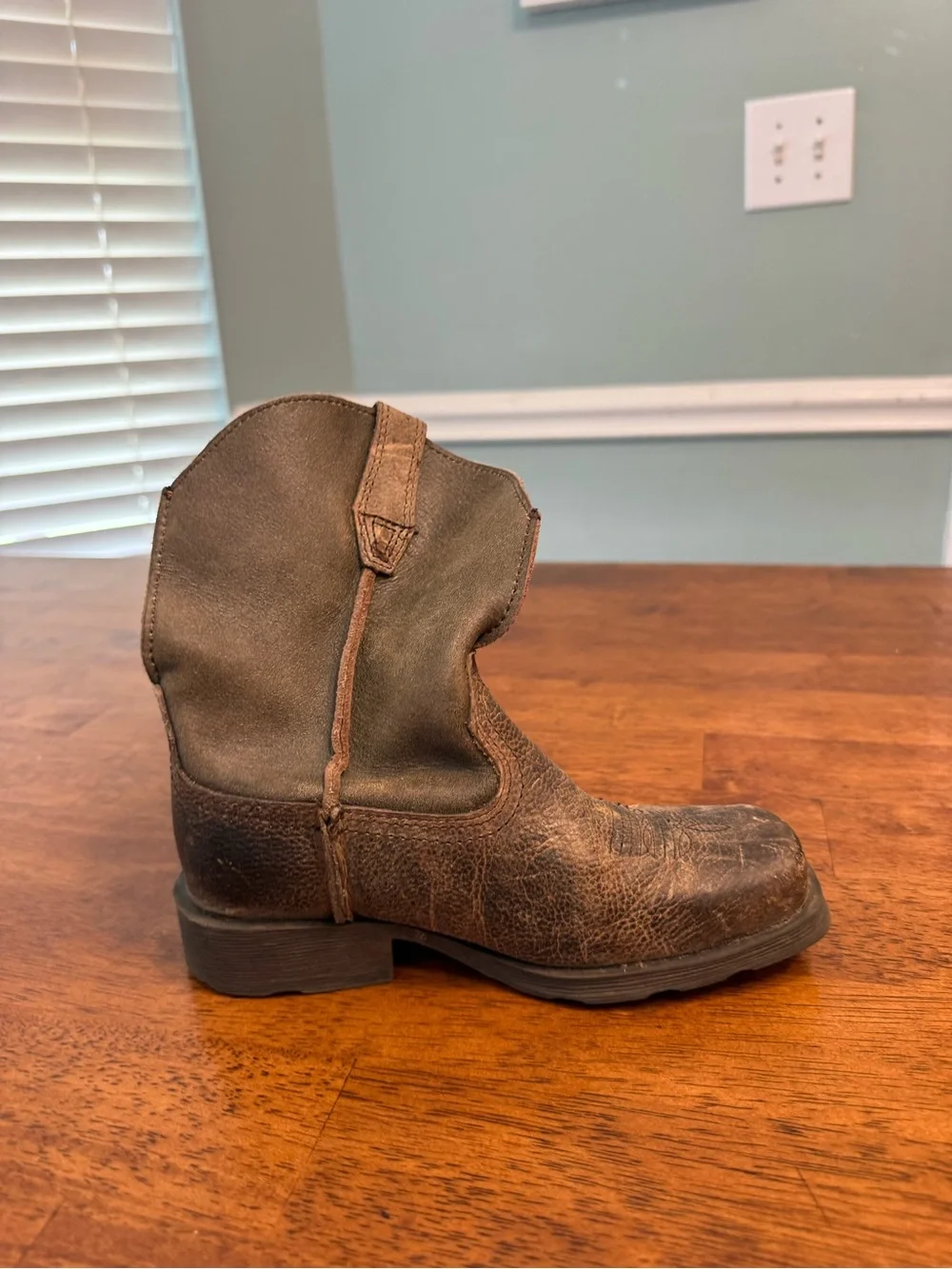 Ariat Kids Rambler Distressed Brown Leather Square Toe Cowboy Boots Size 12